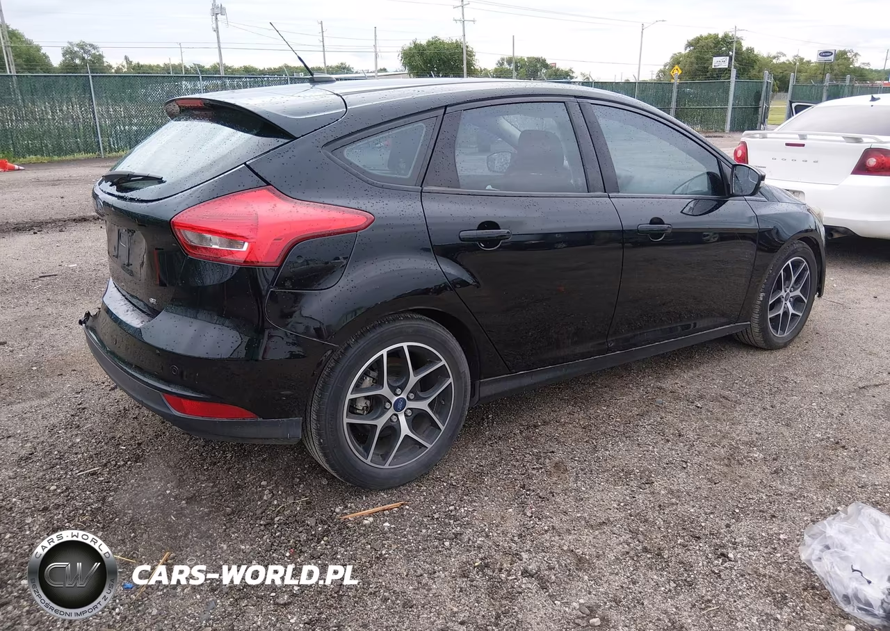 2017 Ford Focus Sel VIN:1FADP3M22HL229693 - 4