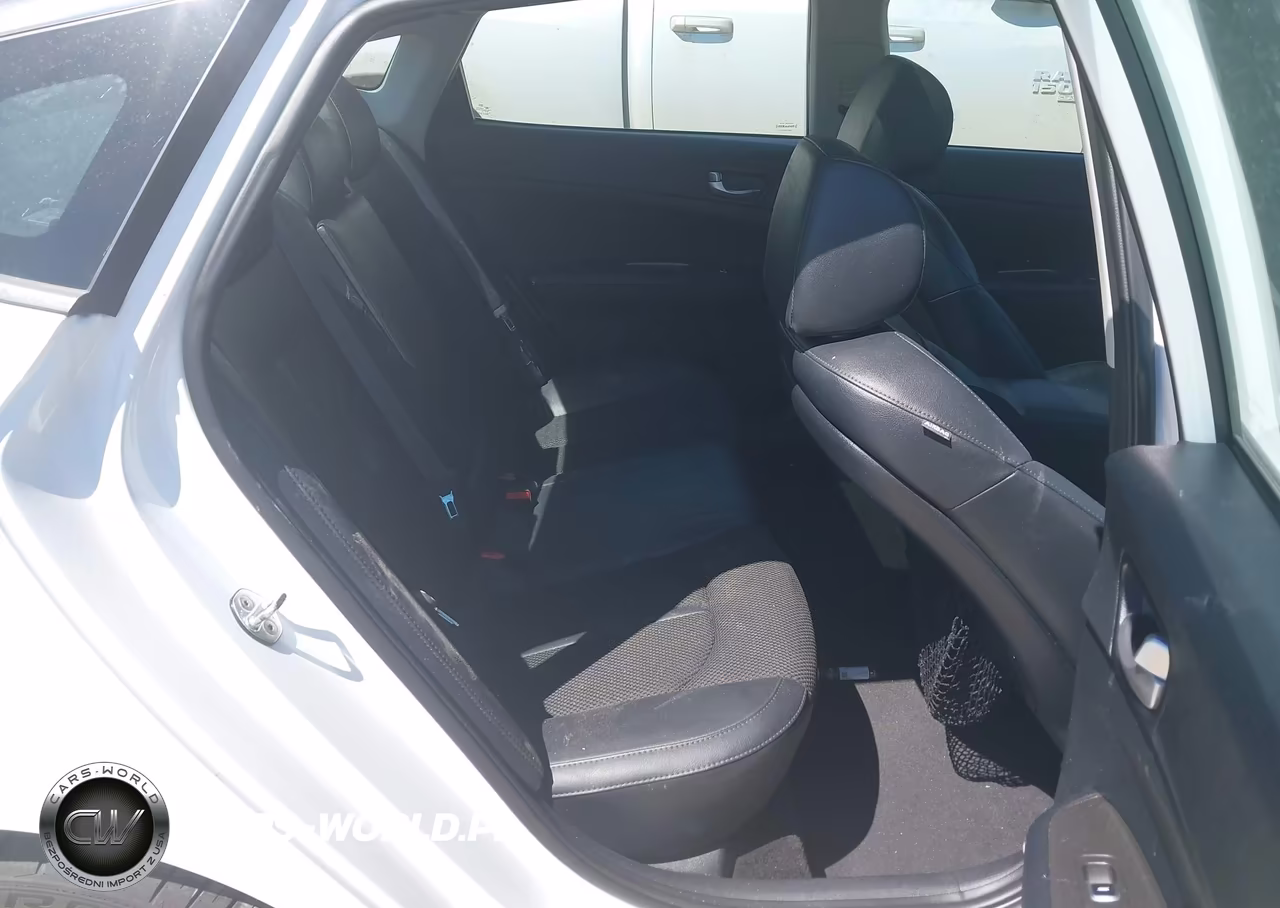 2019 Kia Optima S VIN:5XXGT4L3XKG369047 - 8