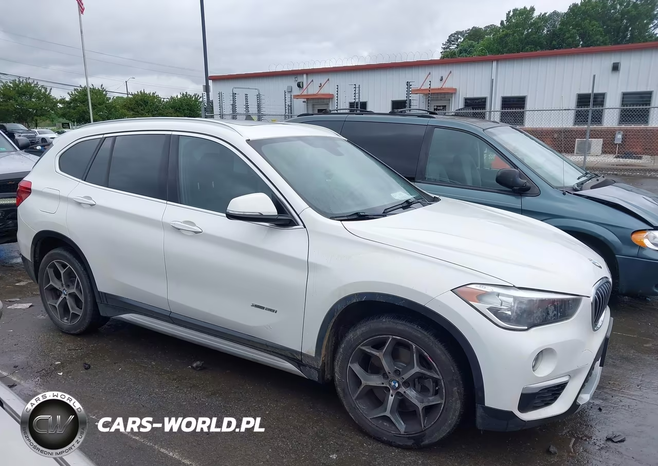 2018 BMW X1 xDrive28I VIN:WBXHT3C33J5K25358 - 13