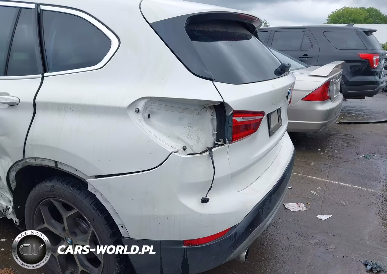 2018 BMW X1 xDrive28I VIN:WBXHT3C33J5K25358 - 17