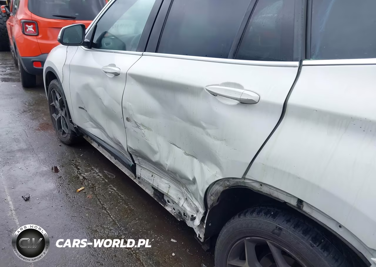 2018 BMW X1 xDrive28I VIN:WBXHT3C33J5K25358 - 6