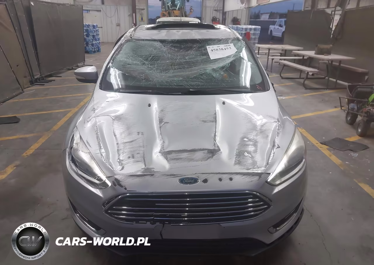 2018 Ford Focus Titanium VIN:1FADP3J27JL250033 - 12