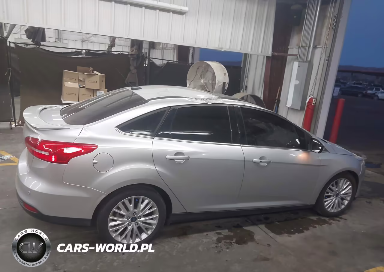 2018 Ford Focus Titanium VIN:1FADP3J27JL250033 - 13