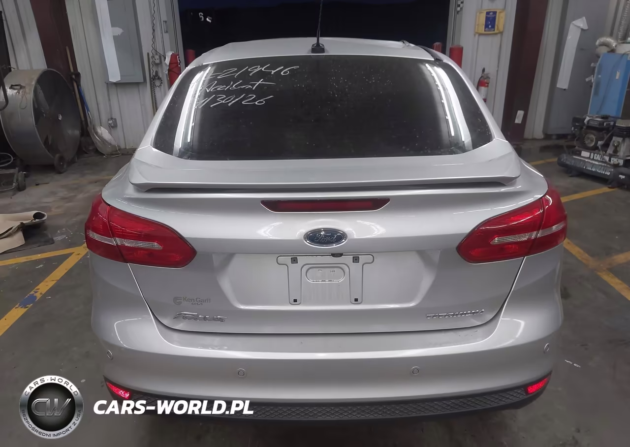 2018 Ford Focus Titanium VIN:1FADP3J27JL250033 - 16