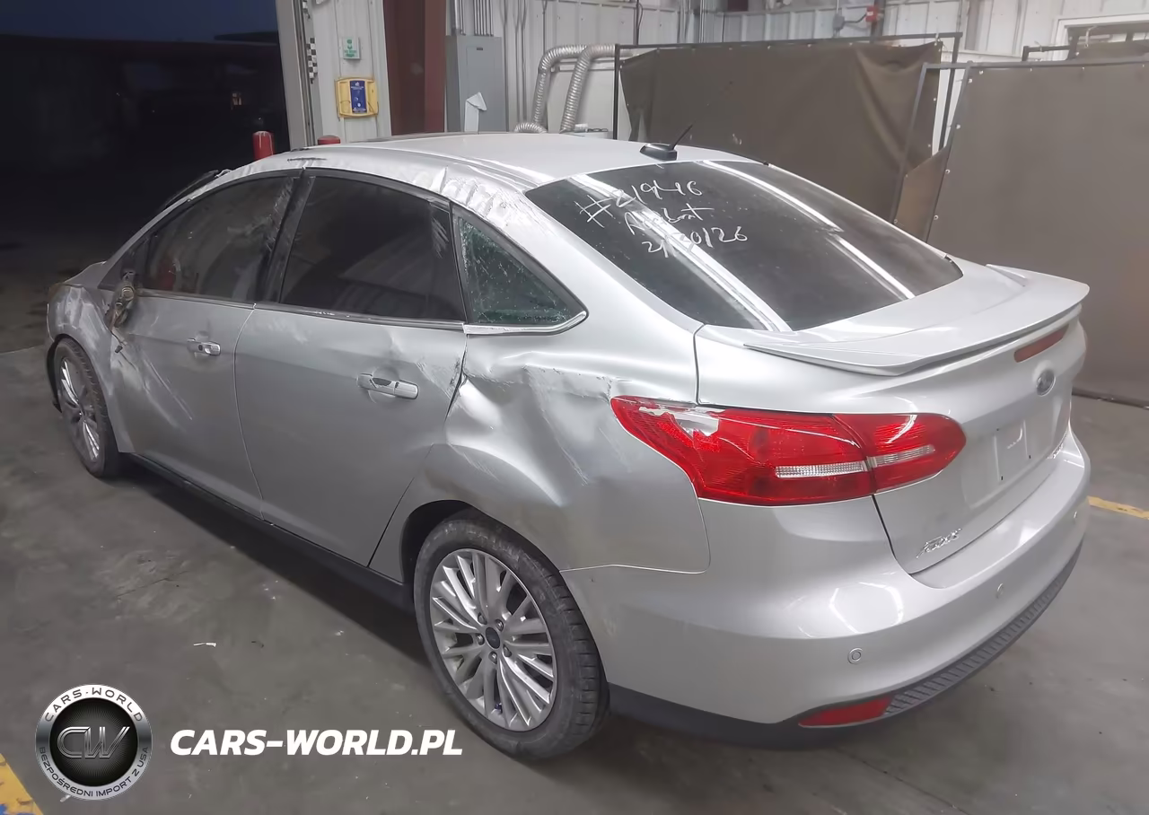 2018 Ford Focus Titanium VIN:1FADP3J27JL250033 - 3