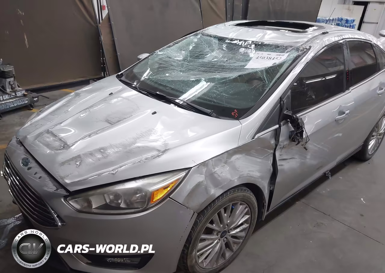 2018 Ford Focus Titanium VIN:1FADP3J27JL250033 - 6