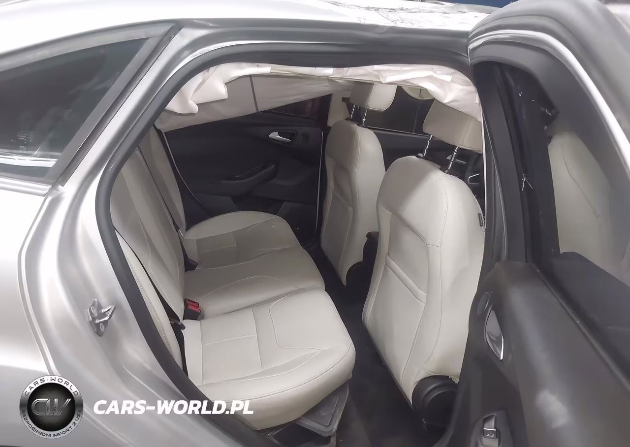 2018 Ford Focus Titanium VIN:1FADP3J27JL250033 - 8