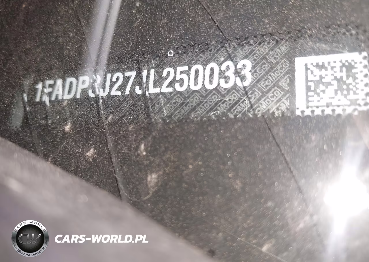 2018 Ford Focus Titanium VIN:1FADP3J27JL250033 - 9