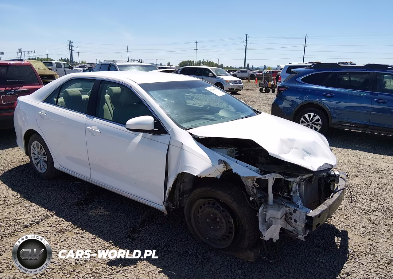 2014 Toyota Camry Le – zdjęcie 1 z 22
