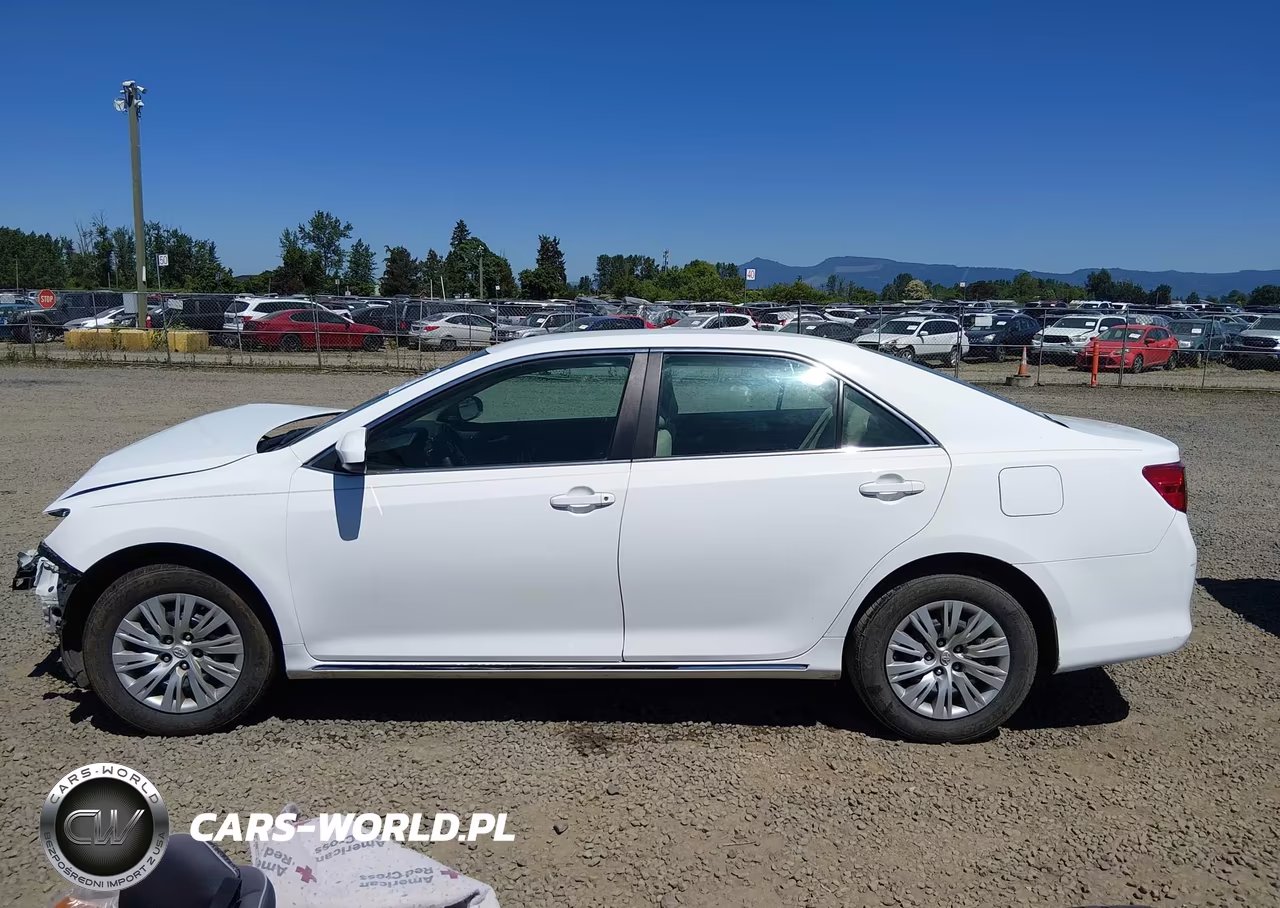 2014 Toyota Camry Le VIN:4T4BF1FK0ER350879 - 15