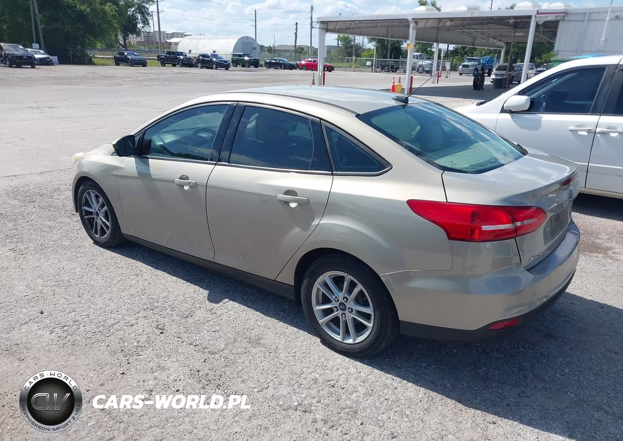 2015 Ford Focus Se VIN:1FADP3F27FL279967 - 3
