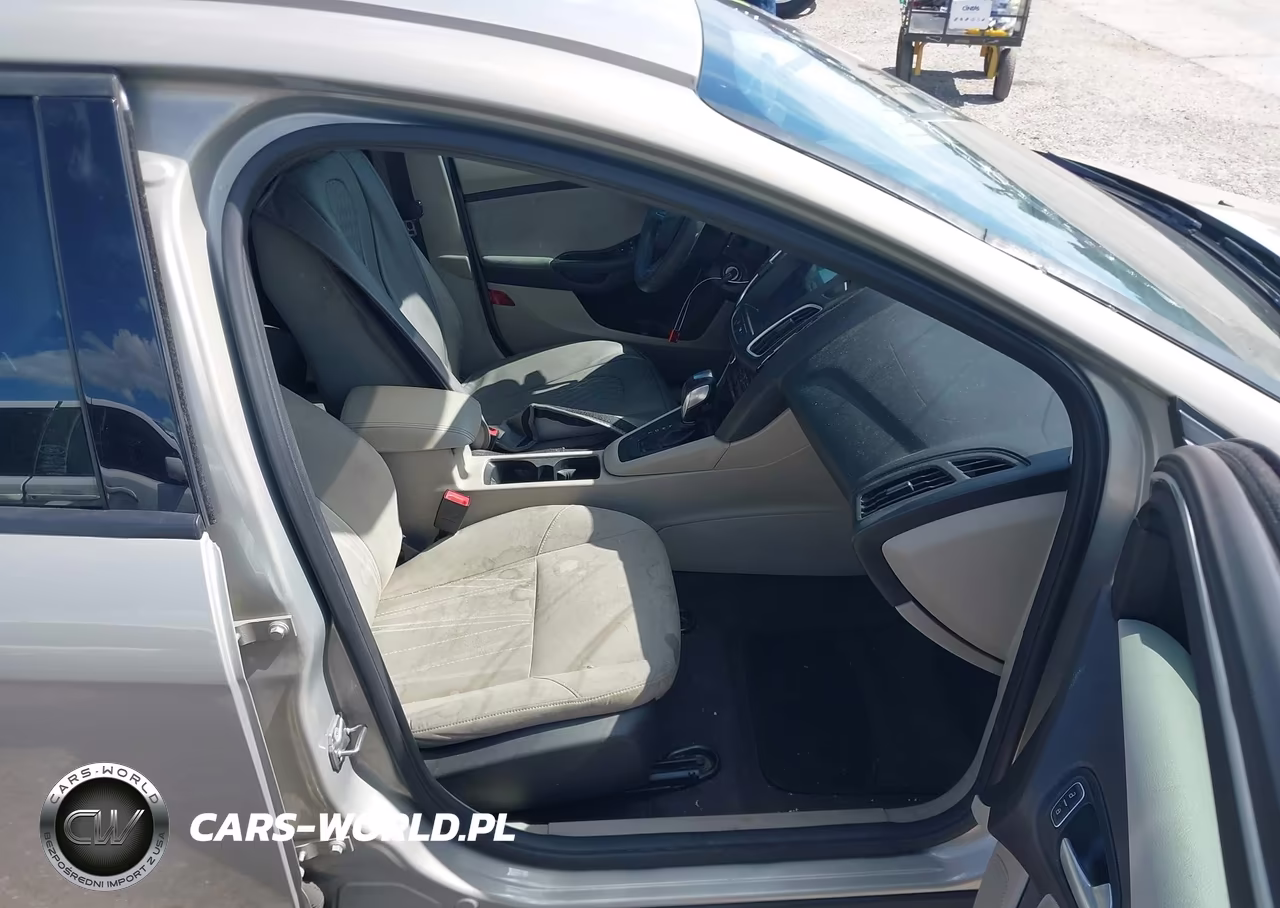 2015 Ford Focus Se VIN:1FADP3F27FL279967 - 5