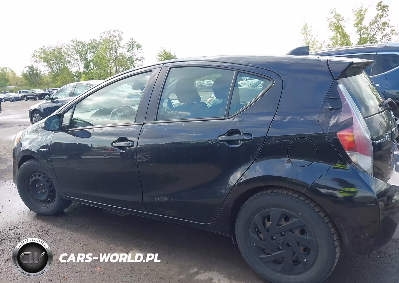 2015 Toyota Prius C Two VIN:JTDKDTB3XF1103077 - 13