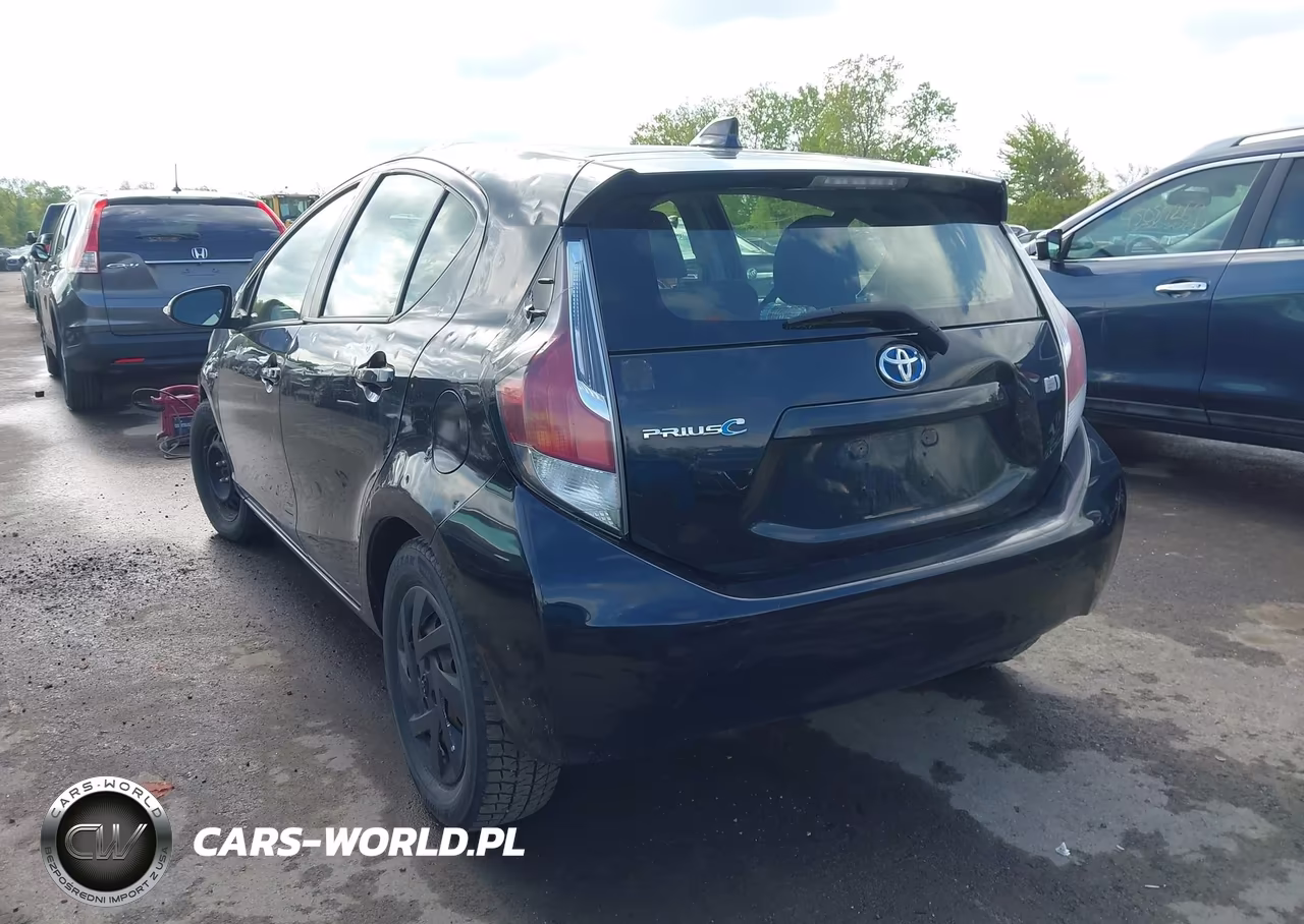 2015 Toyota Prius C Two VIN:JTDKDTB3XF1103077 - 3