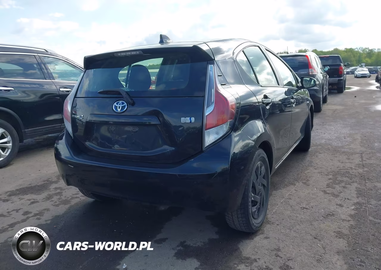 2015 Toyota Prius C Two VIN:JTDKDTB3XF1103077 - 4