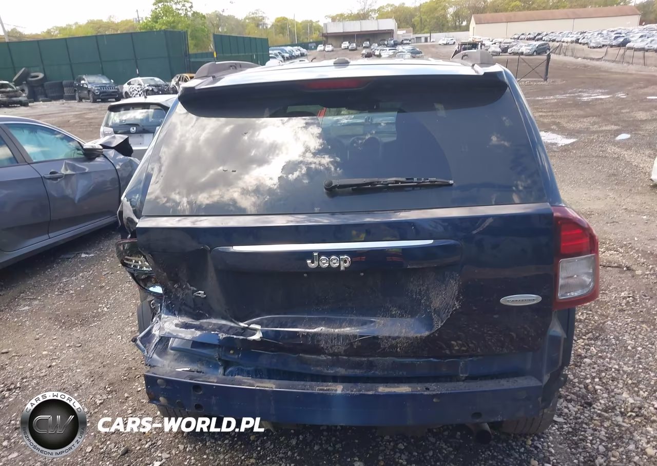 2017 Jeep Compass Latitude 4X4 VIN:1C4NJDEB1HD106160 - 16