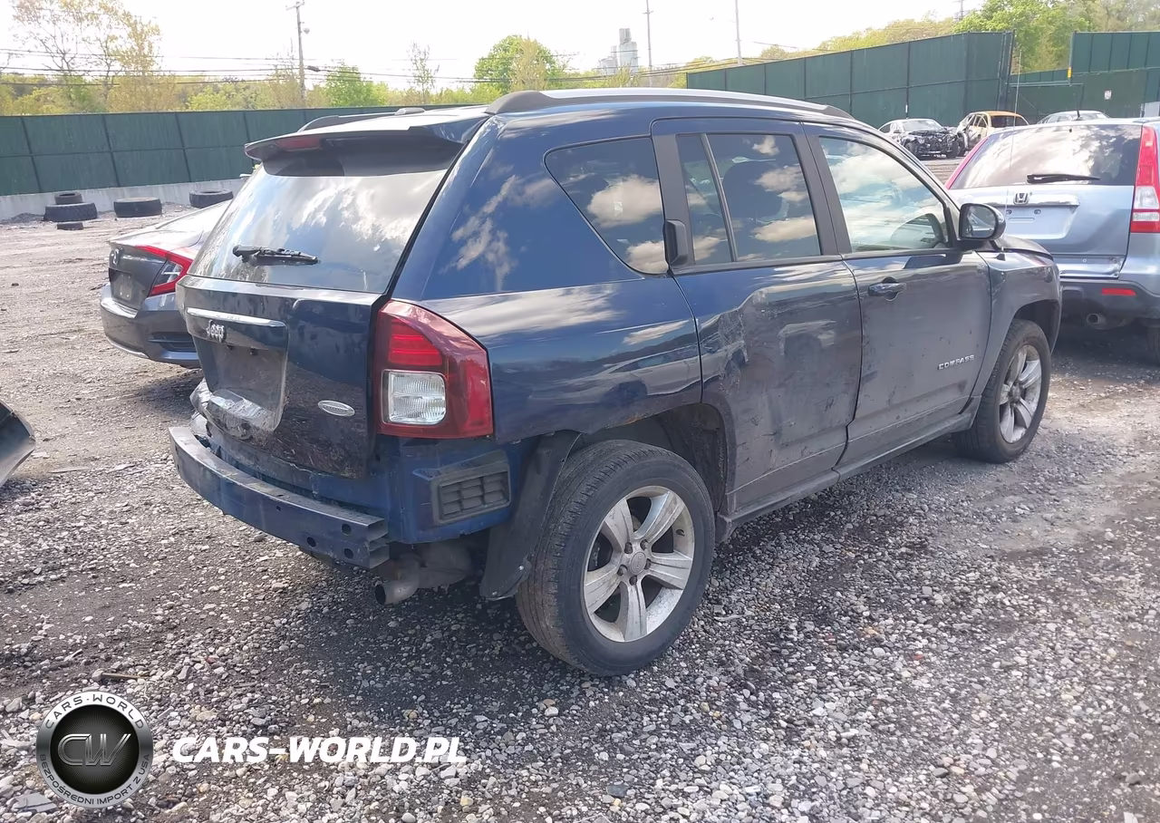 2017 Jeep Compass Latitude 4X4 VIN:1C4NJDEB1HD106160 - 4