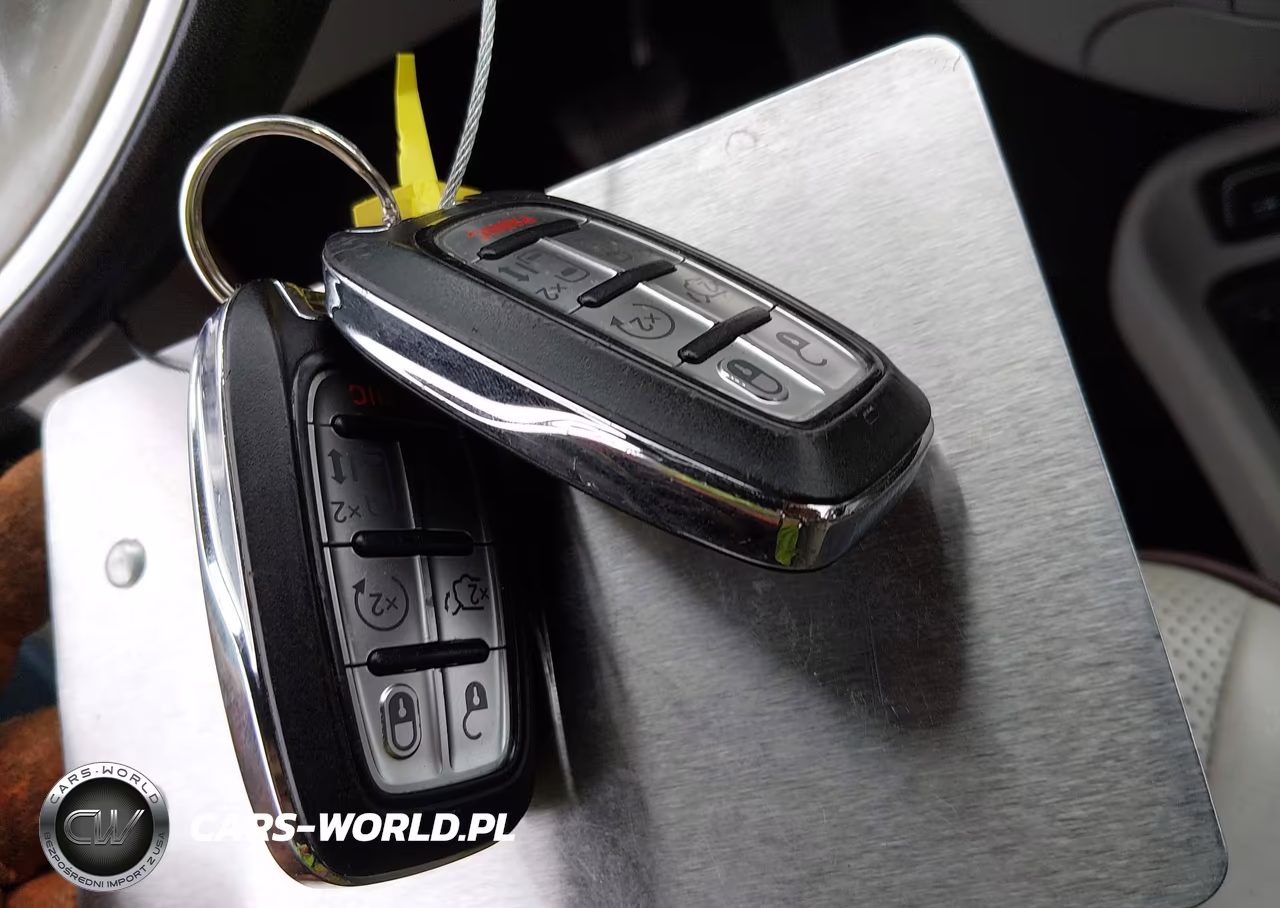 2019 Chrysler Pacifica Limited VIN:2C4RC1GG0KR731561 - 11