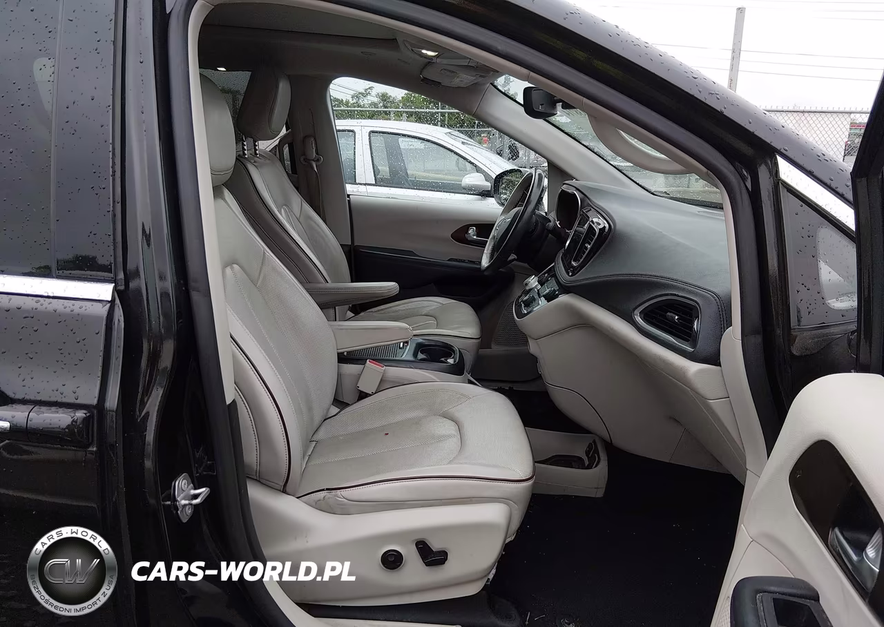 2019 Chrysler Pacifica Limited VIN:2C4RC1GG0KR731561 - 5