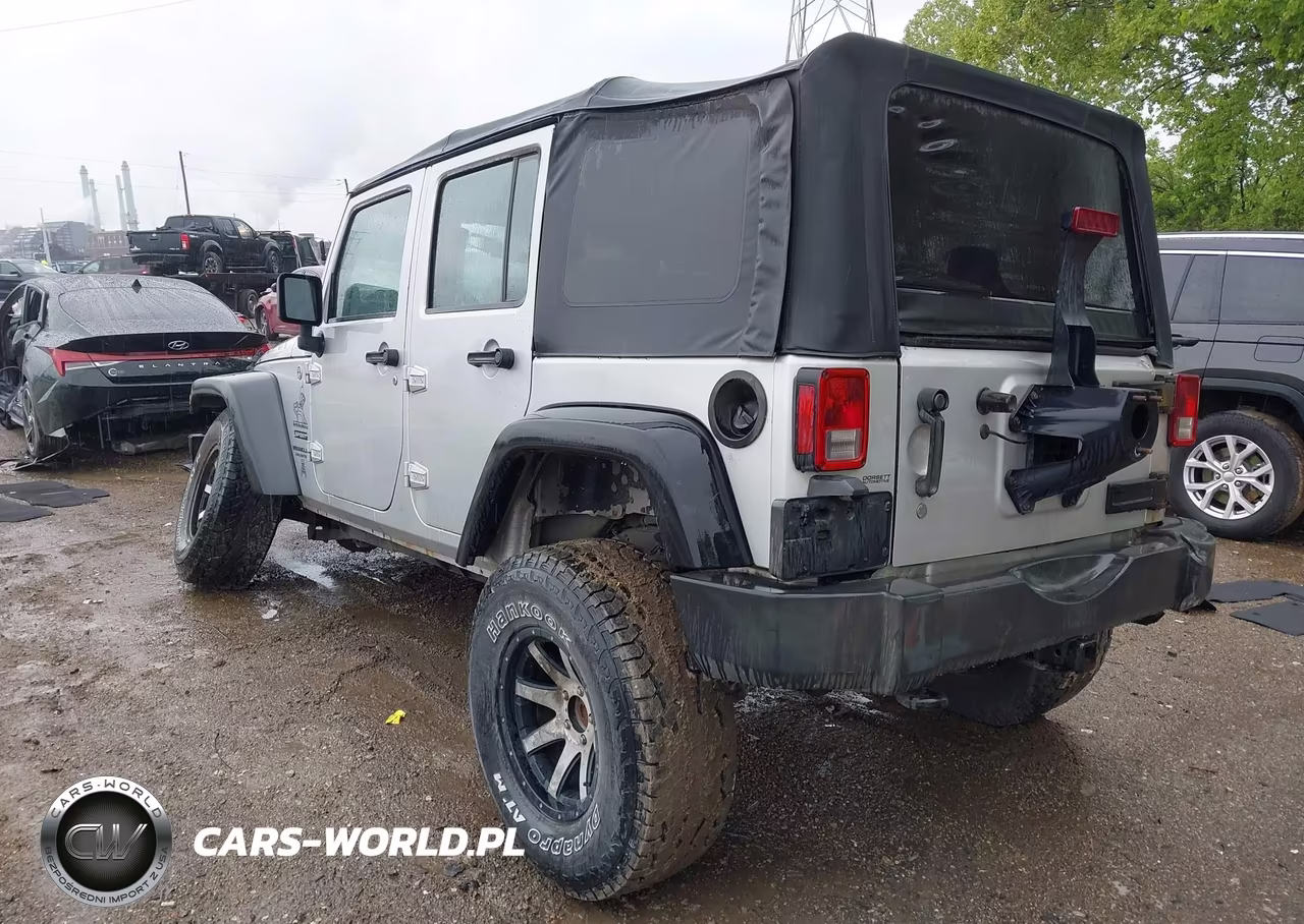 2010 Jeep Wrangler Unlimited Sport VIN:1J4BA3H17AL144711 - 3