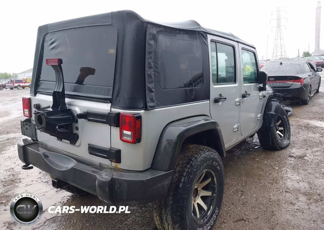 2010 Jeep Wrangler Unlimited Sport VIN:1J4BA3H17AL144711 - 4