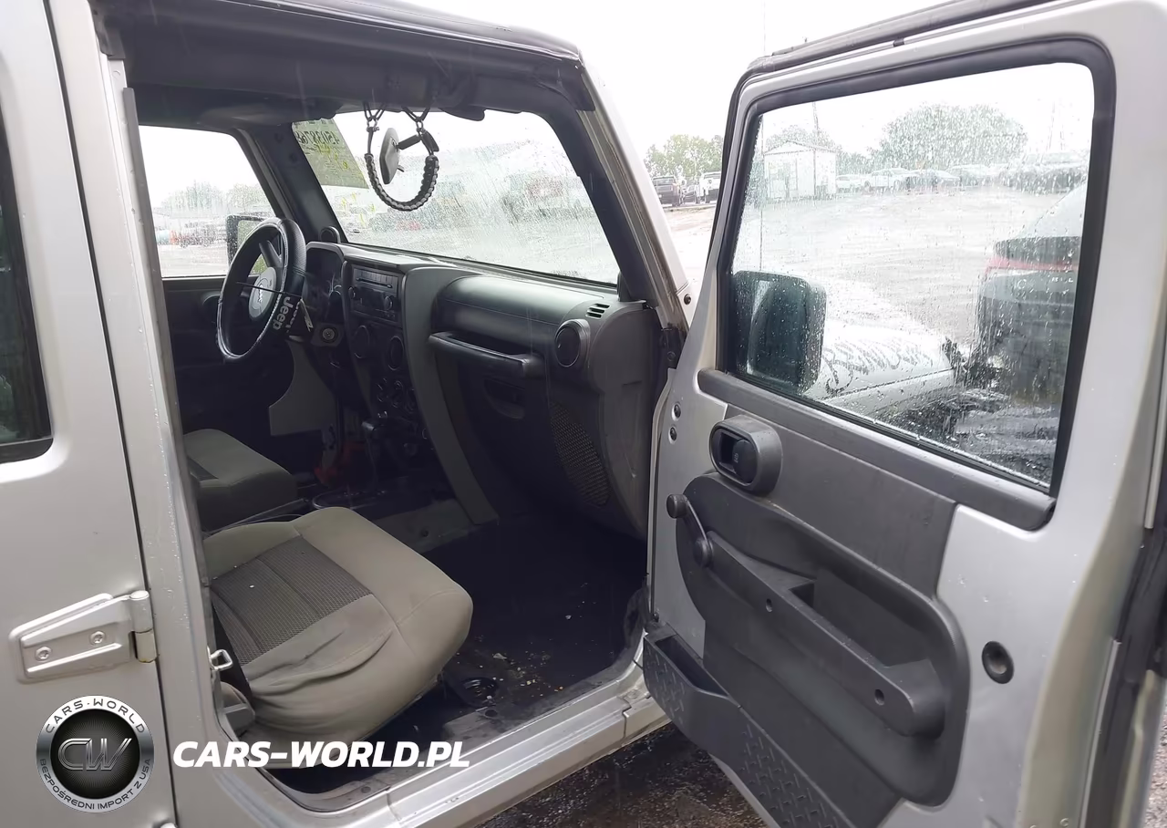 2010 Jeep Wrangler Unlimited Sport VIN:1J4BA3H17AL144711 - 5
