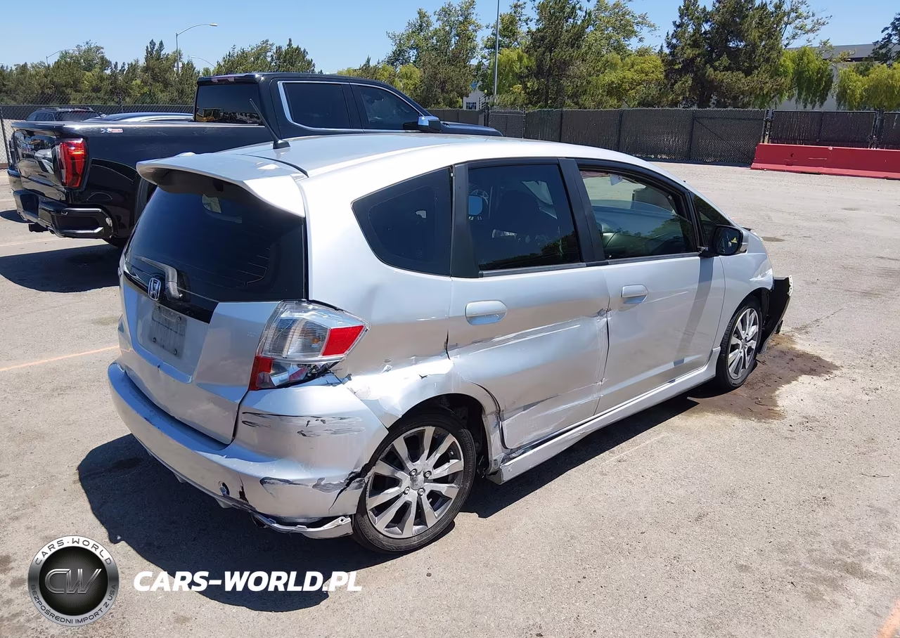 2012 Honda Fit Sport VIN:JHMGE8H6XCC022872 - 4