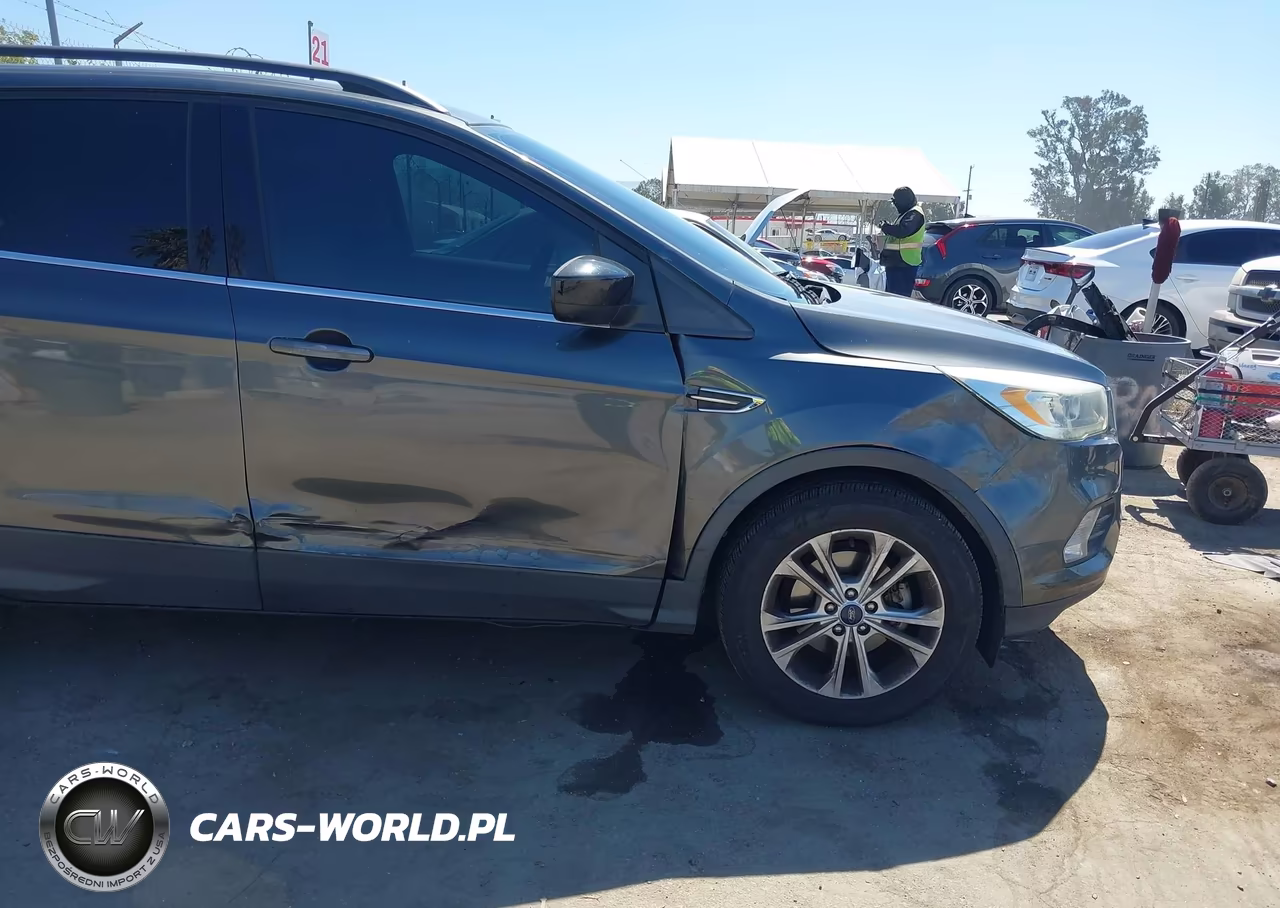 2017 Ford Escape Se VIN:1FMCU0GD2HUC28172 - 6