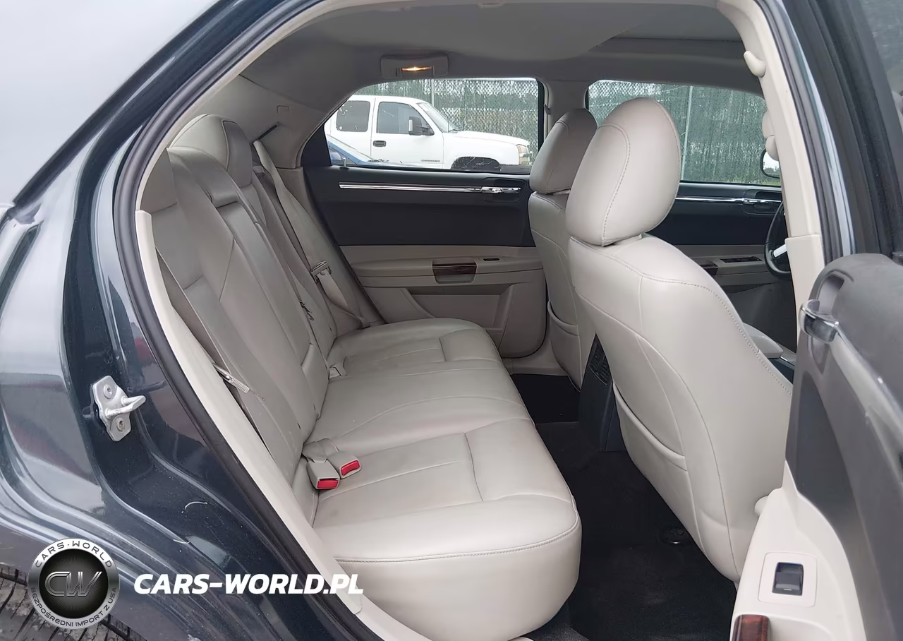 2007 Chrysler 300 Touring VIN:2C3LA53GX7H899539 - 8