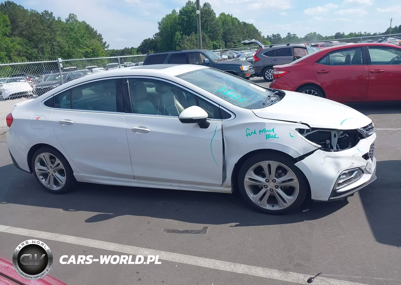 2018 Chevrolet Cruze Premier Auto VIN:1G1BF5SM4J7143815 - 14