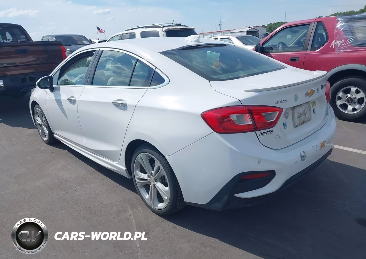 2018 Chevrolet Cruze Premier Auto VIN:1G1BF5SM4J7143815 - 3
