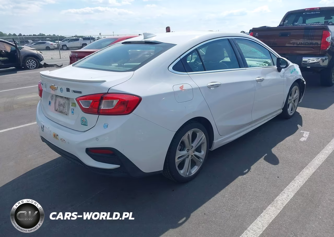 2018 Chevrolet Cruze Premier Auto VIN:1G1BF5SM4J7143815 - 4