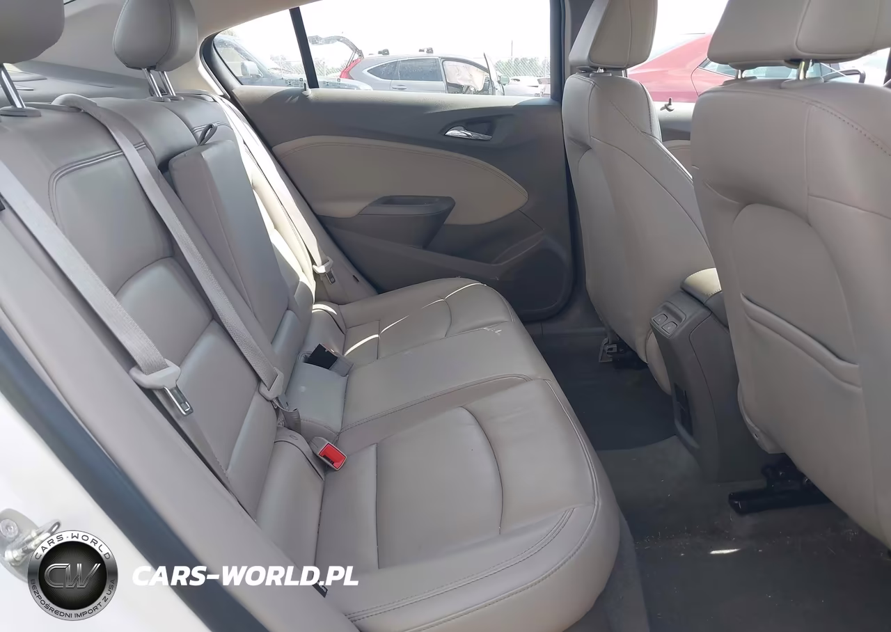 2018 Chevrolet Cruze Premier Auto VIN:1G1BF5SM4J7143815 - 8