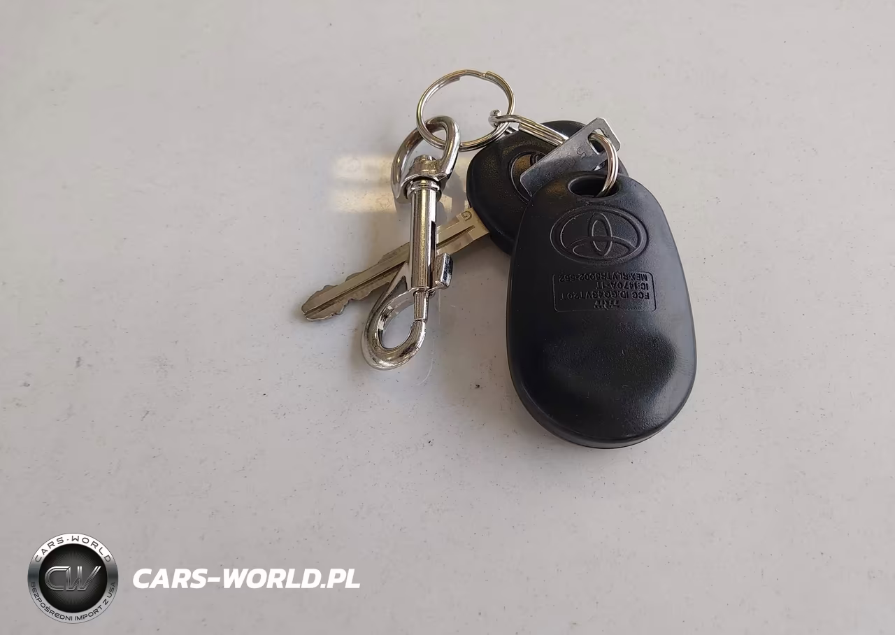 2015 Toyota Tacoma Base V6 VIN:3TMLU4EN0FM170071 - 11