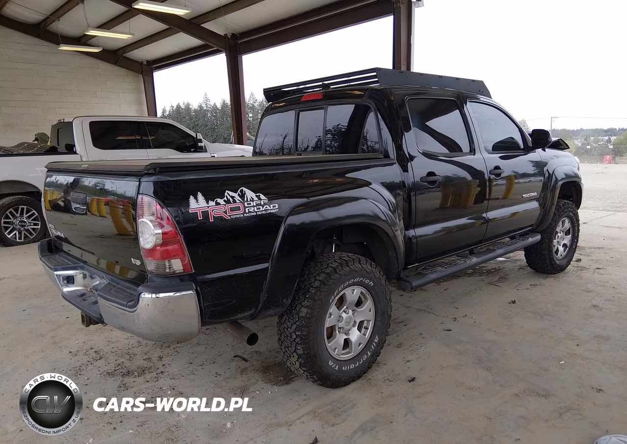 2015 Toyota Tacoma Base V6 VIN:3TMLU4EN0FM170071 - 4