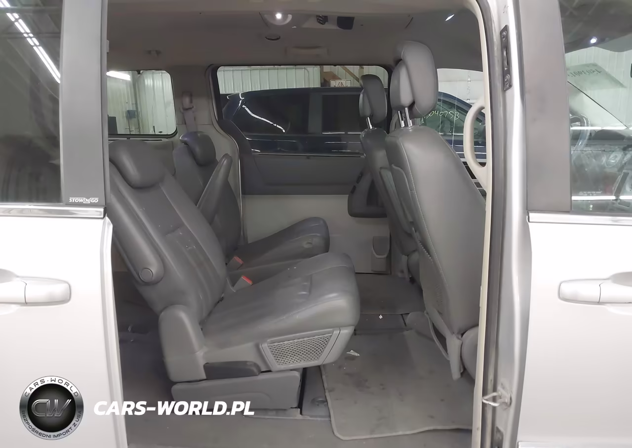 2010 Chrysler Town & Country Touring VIN:2A4RR5DX1AR345427 - 8