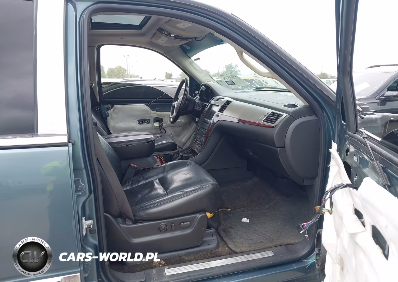 2008 Cadillac Escalade Standard VIN:1GYEC63848R170381 - 5