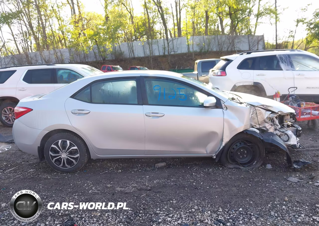 2018 Toyota Corolla Le VIN:2T1BURHE4JC050425 - 14