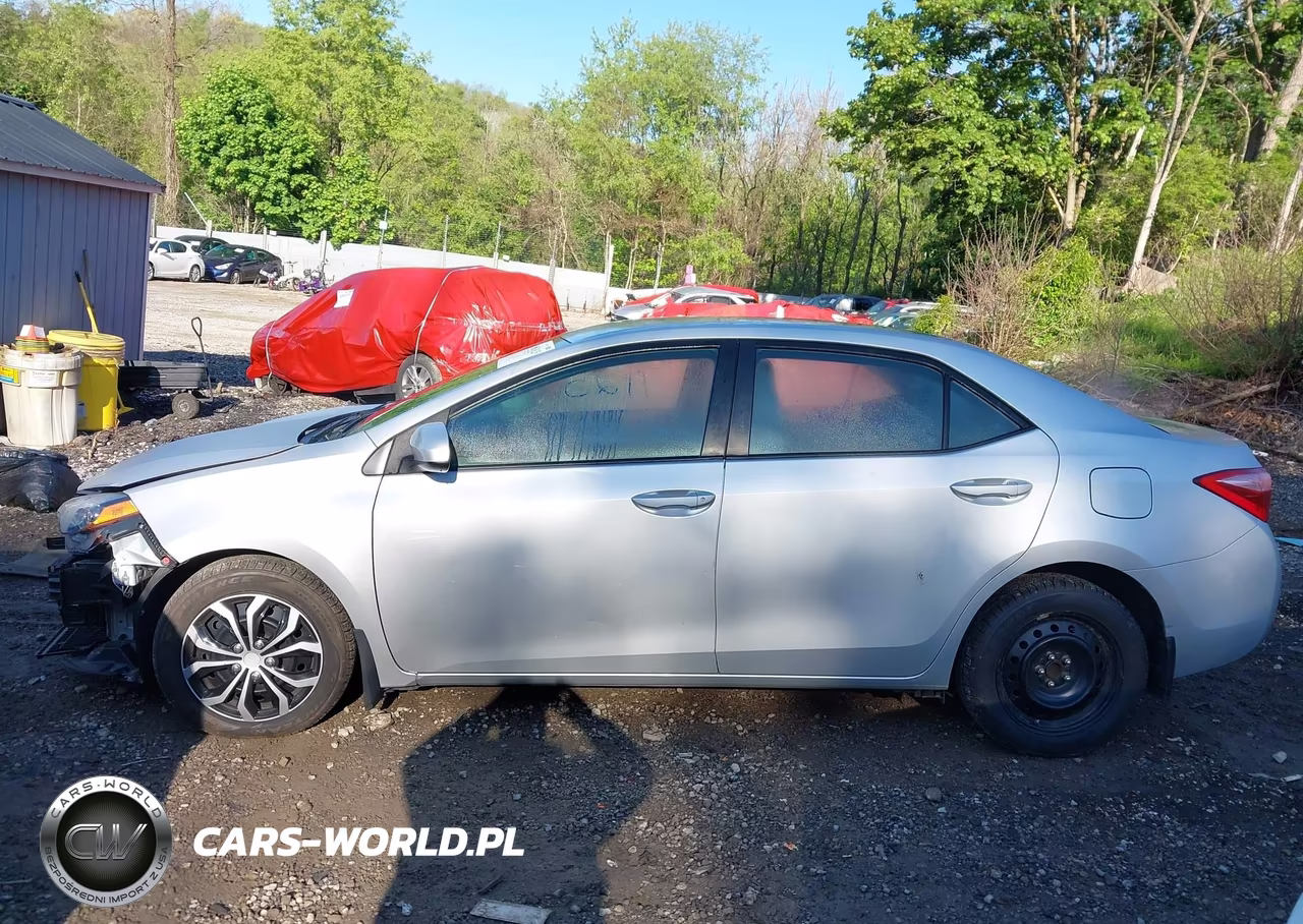 2018 Toyota Corolla Le VIN:2T1BURHE4JC050425 - 15