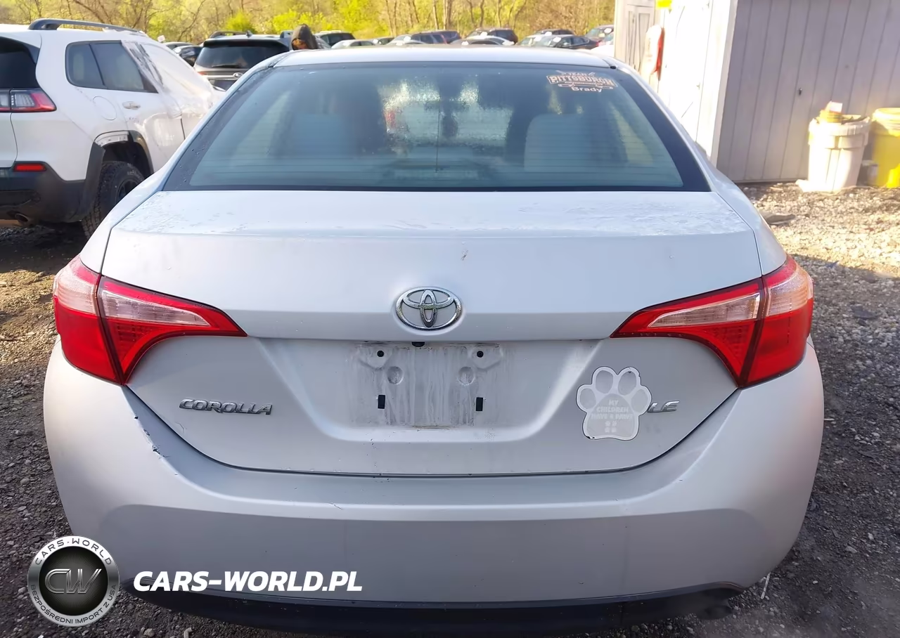 2018 Toyota Corolla Le VIN:2T1BURHE4JC050425 - 17