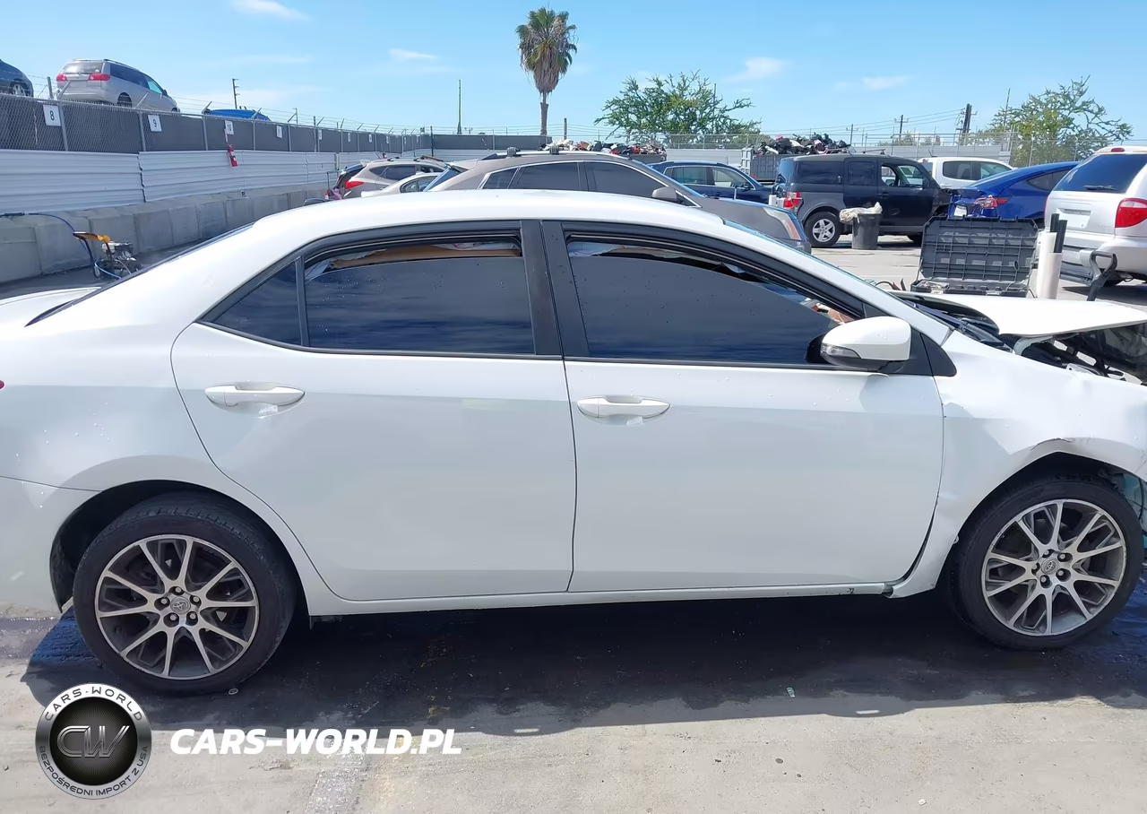 2017 Toyota Corolla Se Special Edition VIN:5YFBURHE4HP636892 - 13