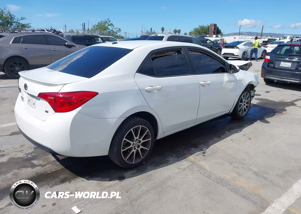 2017 Toyota Corolla Se Special Edition VIN:5YFBURHE4HP636892 - 4