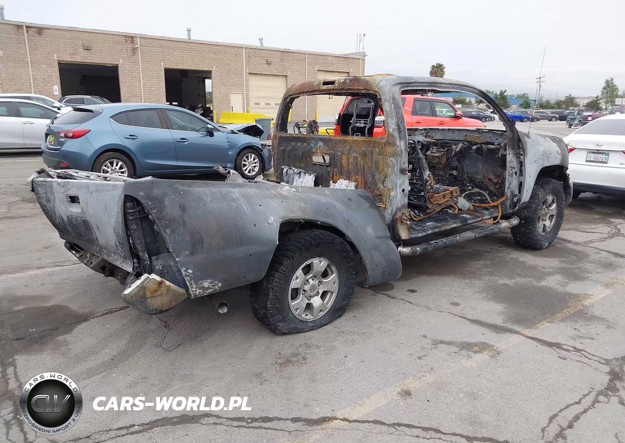 2011 Toyota Tacoma Prerunner VIN:5TFTX4GN6BX005117 - 4