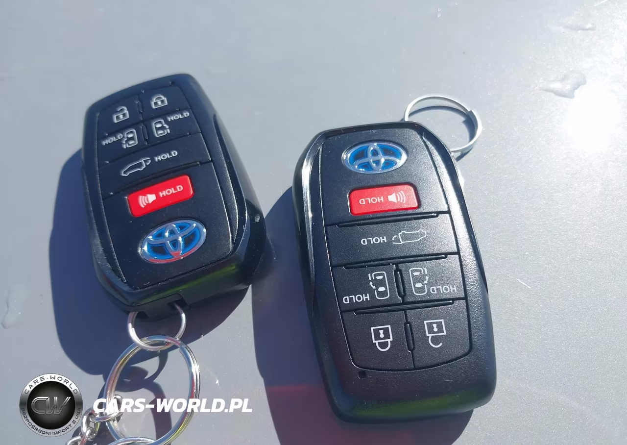 2025 Toyota Sienna Woodland Edition VIN:5TDCSKFC4SS155204 - 11