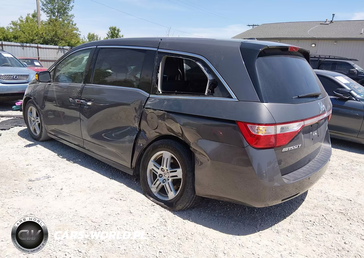 2013 Honda Odyssey Touring-Touring Elite VIN:5FNRL5H90DB035093 - 3