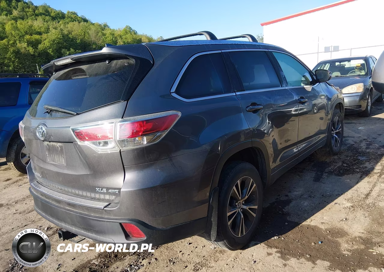 2016 Toyota Highlander Xle V6 VIN:5TDJKRFH3GS355946 - 4