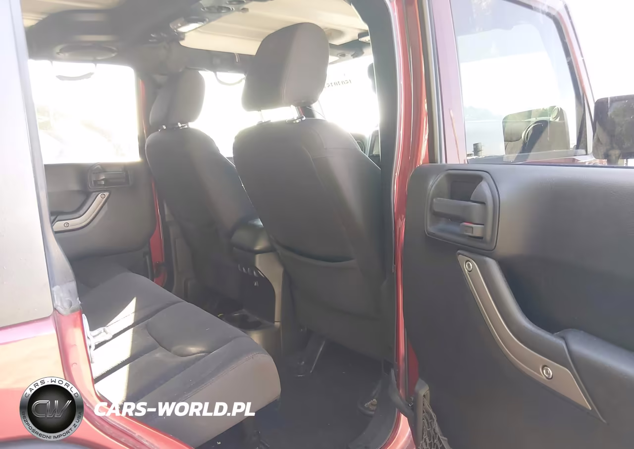 2013 Jeep Wrangler Unlimited Sport VIN:1C4BJWDG0DL508022 - 8