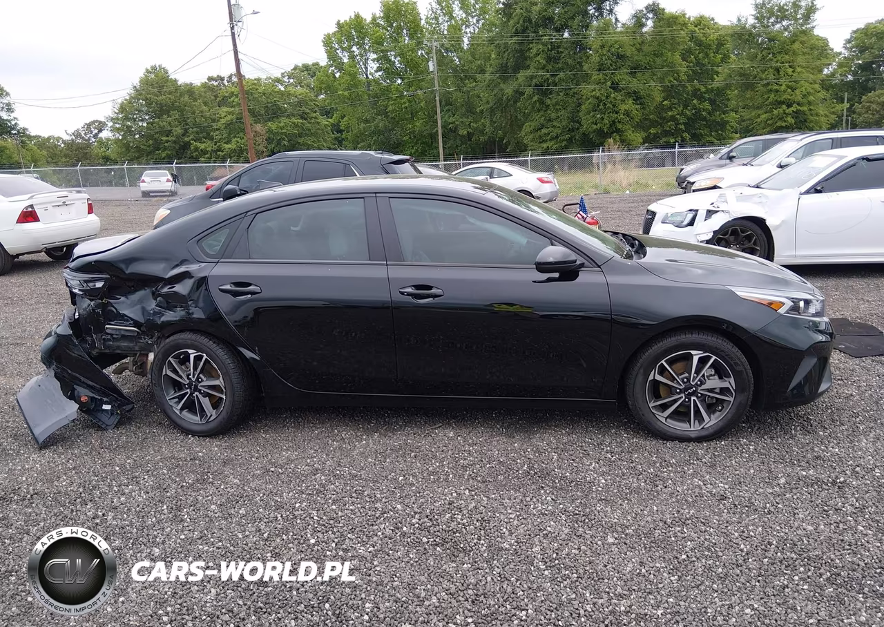 2023 Kia Forte Lxs VIN:3KPF24AD4PE677051 - 13