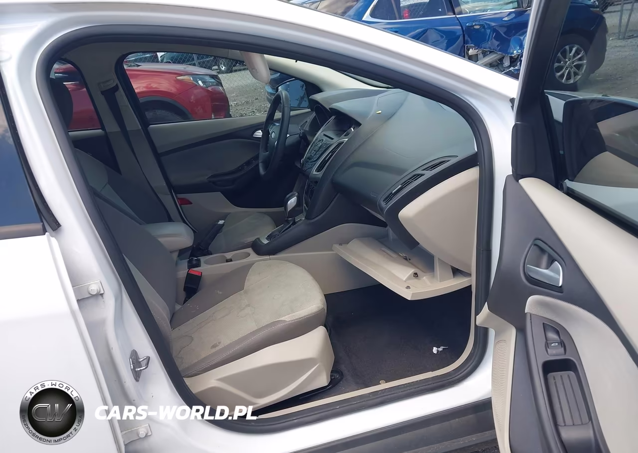 2014 Ford Focus Se VIN:1FADP3K29EL415844 - 5