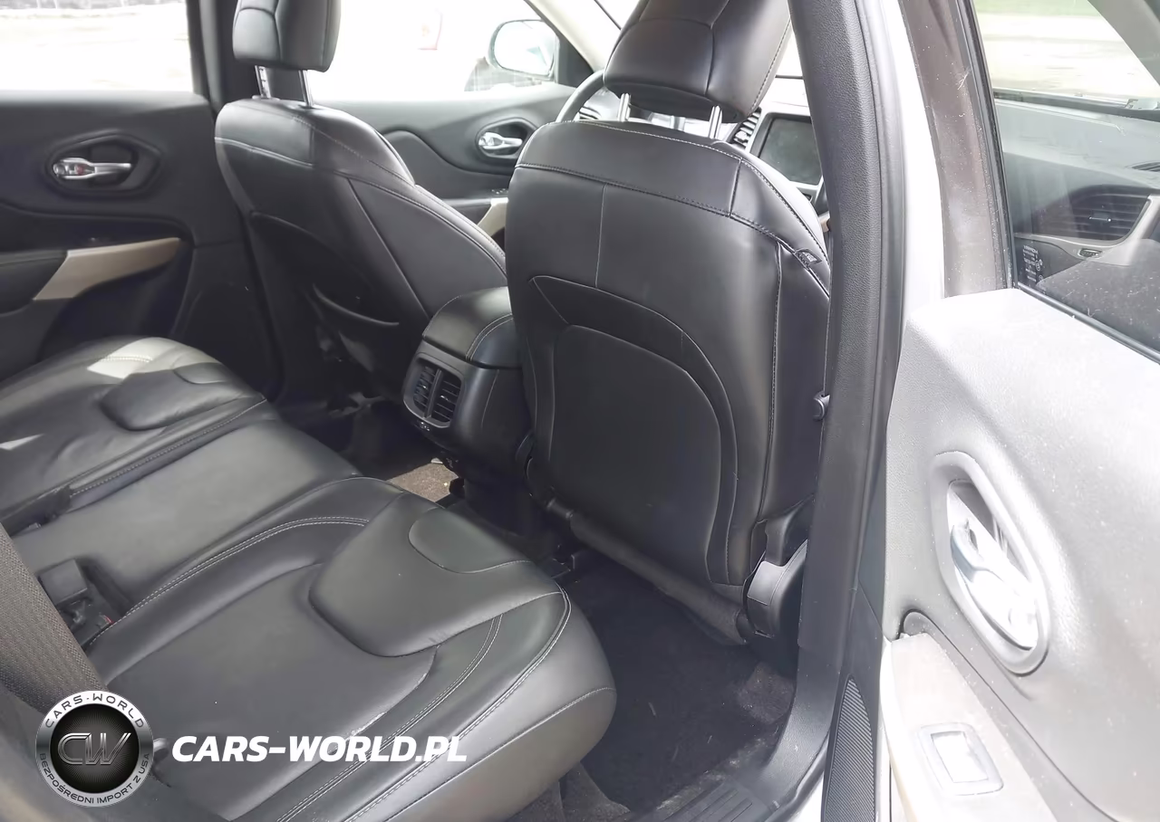 2018 Jeep Cherokee Limited 4X4 VIN:1C4PJMDB3JD548910 - 8